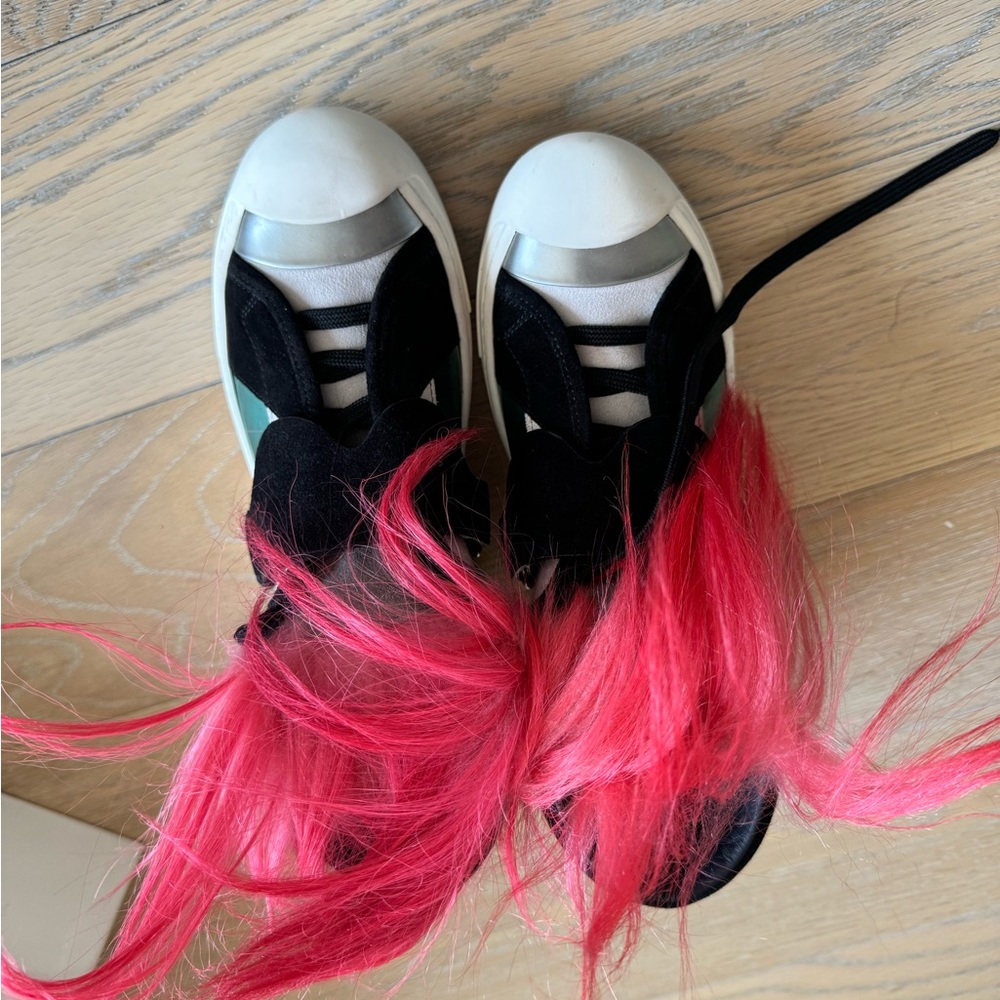 Fendi sneaker size 5 brand new